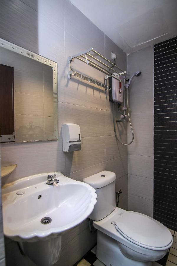 Rose Cottage Hotel Taman Impian Senai Джохор-Бару Екстер'єр фото